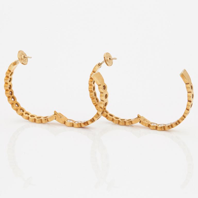 A PAIR OF EARRINGS.