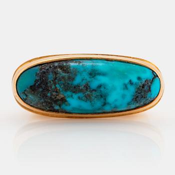 1077. An 18K gold ring set with a turquoise, by Claës Giertta.