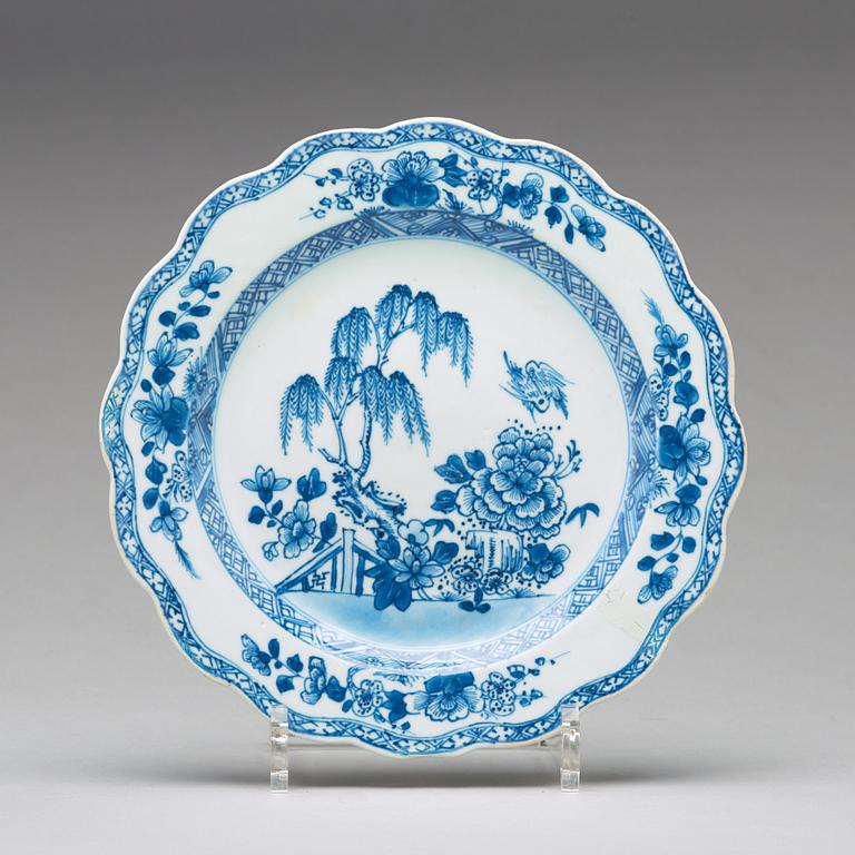 A set of 20 blue and white export porcelain dishes, Qing dynasty, Qianlong (1736-1795).