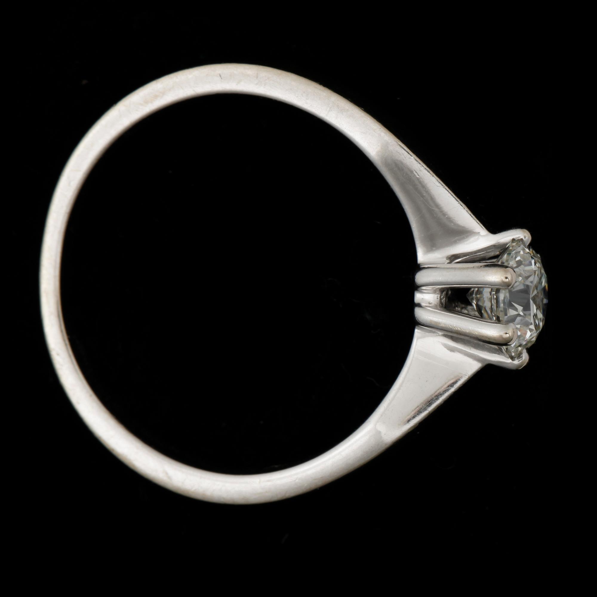 RING, 18k vitguld med briljantslipad diamant ca0,72ct enl gravyr. 2000-tal. Vikt 4g.