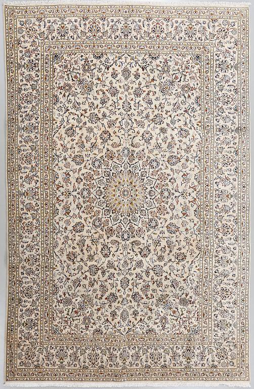 A Keshan rug, 340 x 236 cm.