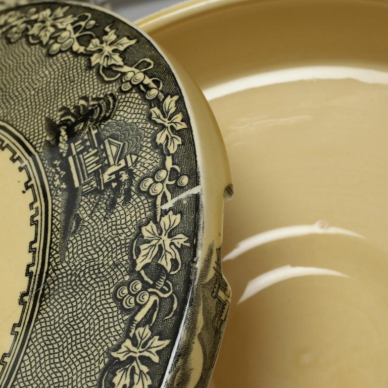 43 items of table ware in earthenware, model "Jenny Lind 1795" by Royal Staffordshire Pottery England, 20th century.