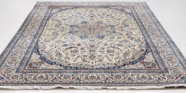 Carpet, Nain, 263 x 370 cm.