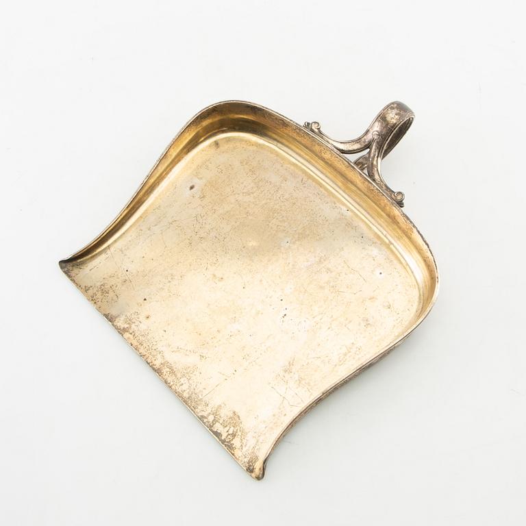 A Fabergé silver table crumber, mark of workmaster Julius Rappoport, St. Petersburg (1883 - 1899).