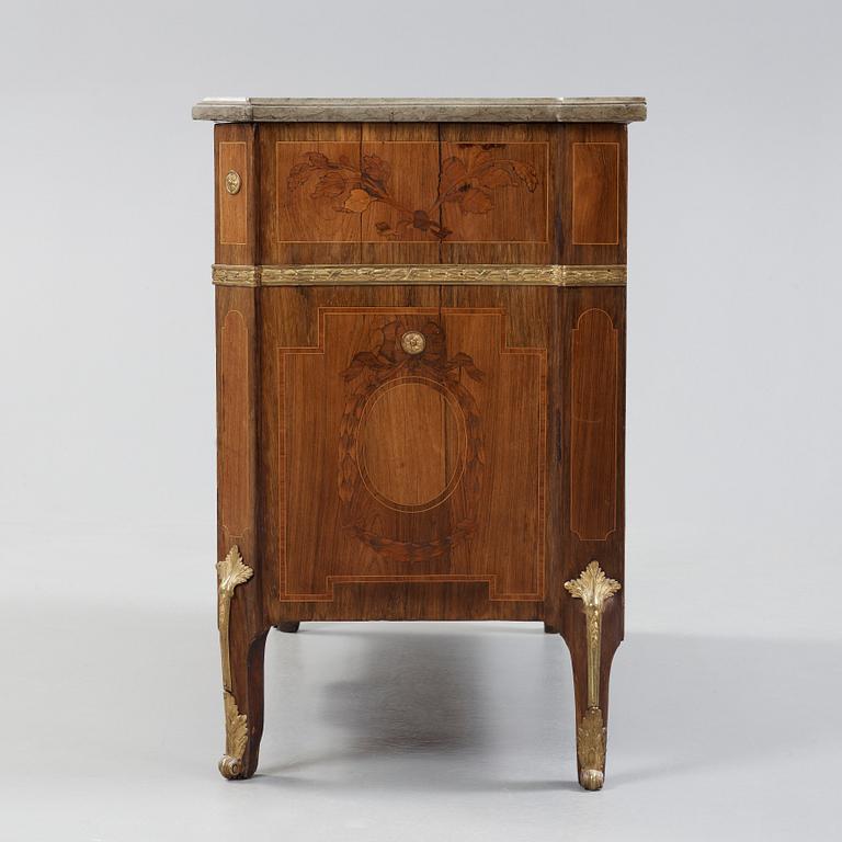 A Gustavian late 18th century commode.