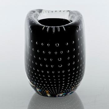 VICKE LINDSTRAND, vas, glas, Kosta, signerad.