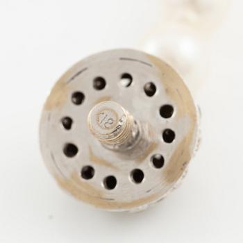 Pärlcollier med odlade pärlor, lås 18K vitguld med små briljantslipade diamanter.