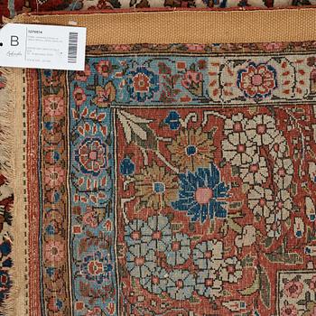 A carpet, a semi-antique Qum, ca 380,5-387,5 x 250,5-259,5 cm.