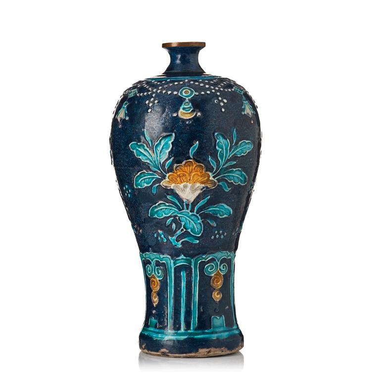 A fahua meiping vase, Ming dynasty (1368-1644).