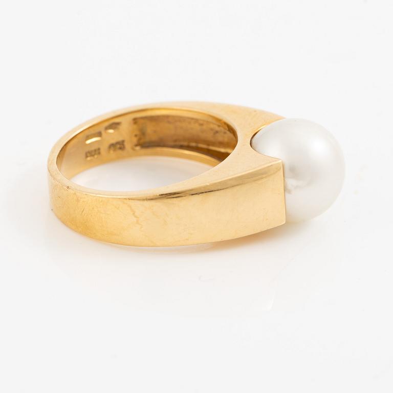 Ring, 18K gold with pearl.