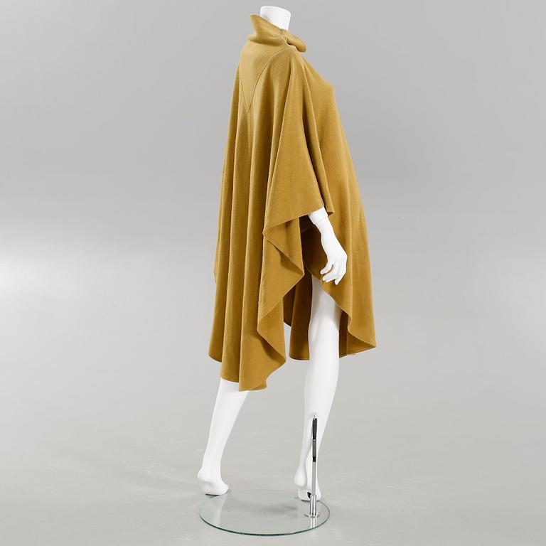 CAPE, Christian Dior.