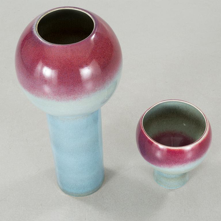 A flor vase and a vase in porcelain, 20th century.