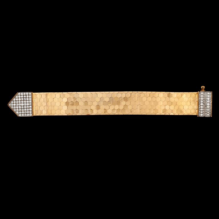 A gold and brilliant cut diamond bracelet, tot. app. 5-6 cts. 1950's.