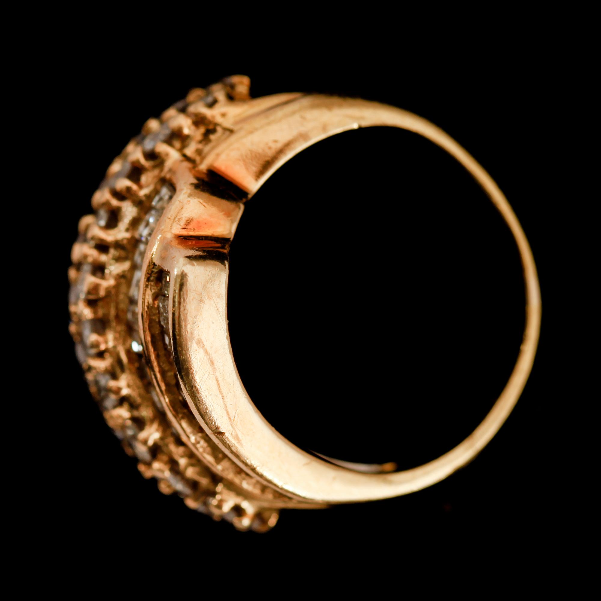 RING, 18 k guld, diamanter tot ca 3.20 ct. Total vikt ca 9 g.