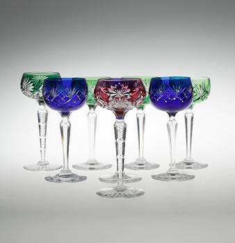 VINGLAS, 8 stycken snarlika, Böhmisk typ, 1900-tal.