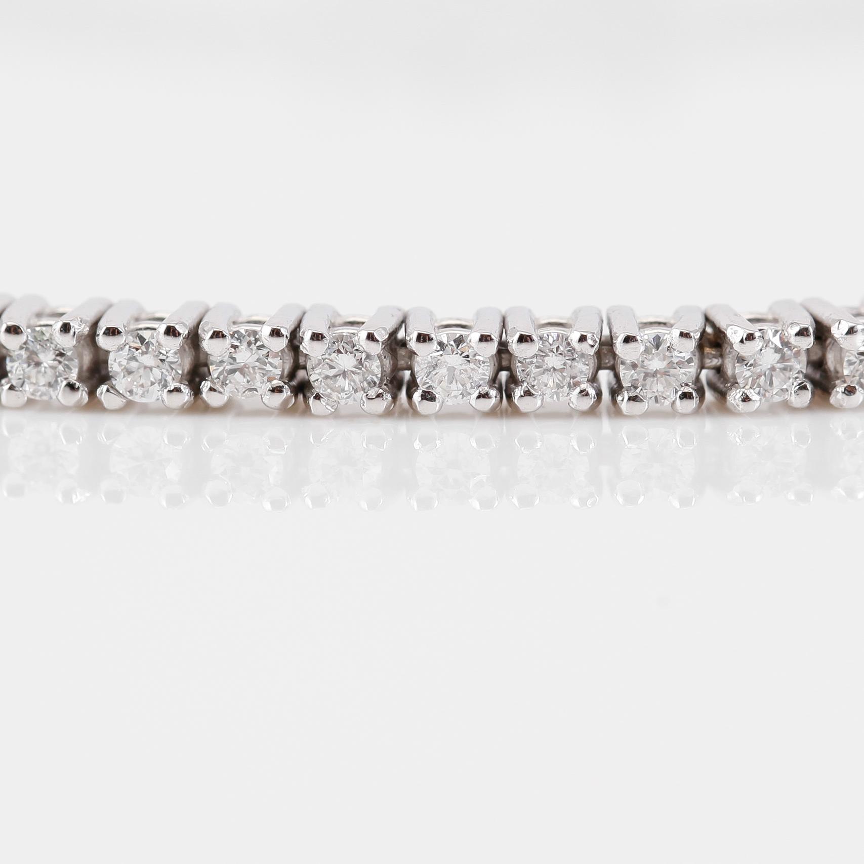 ARMBAND, 18K vitguld och diamanter tot ca 1.56 ct.