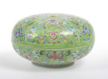 BONBONJÄR, porslin, Kina, 1800/1900-tal.