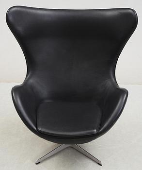 An Arne Jacobsen black leather 'Egg' chair, Fritz Hansen, Denmark 2007.