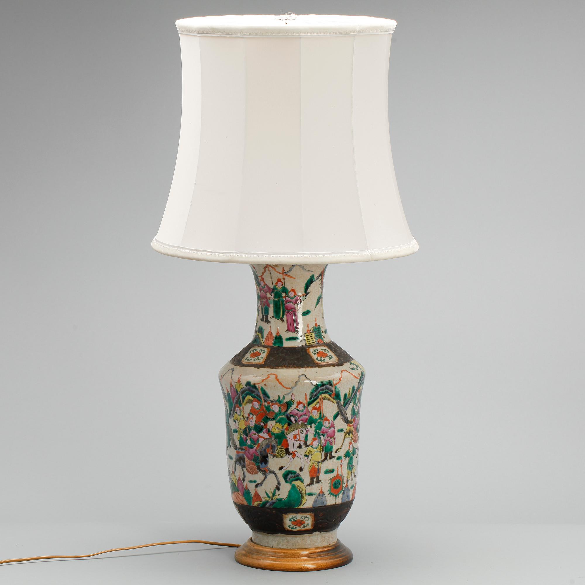BORDSLAMPA, porslin, Kina, 1900-tal.