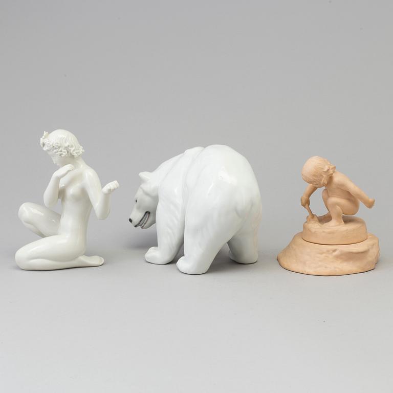 FIGURER, tre stycken, porslin samt keramik, Royal Copenhagen, Bing & Gröndahl samt Ibsen Enke, 1900-tal.