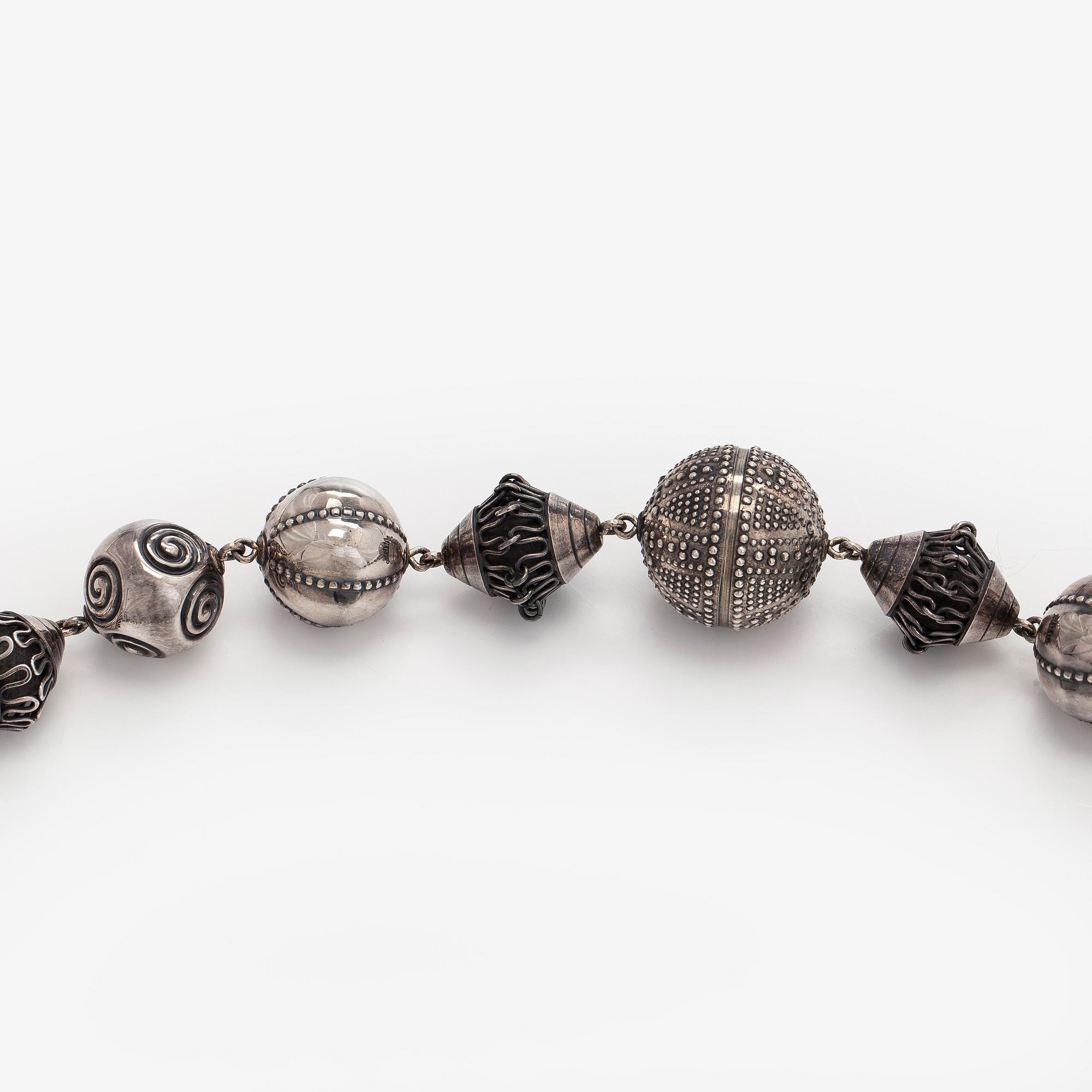 Kalevala Koru, "Halikon kääty", necklace and bracelet, silver, 1988.