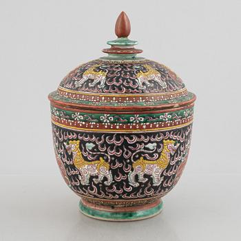A Benjarong porcelain bowl with cover, Thailand, 19th century.