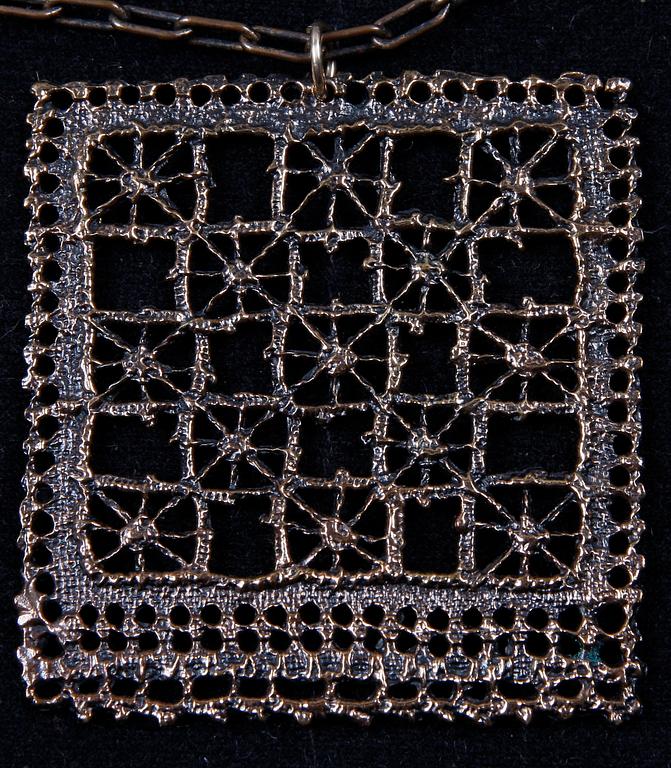 HALSSMYCKE, mässing, Pentti Sarpaneva, 1960/70-tal.