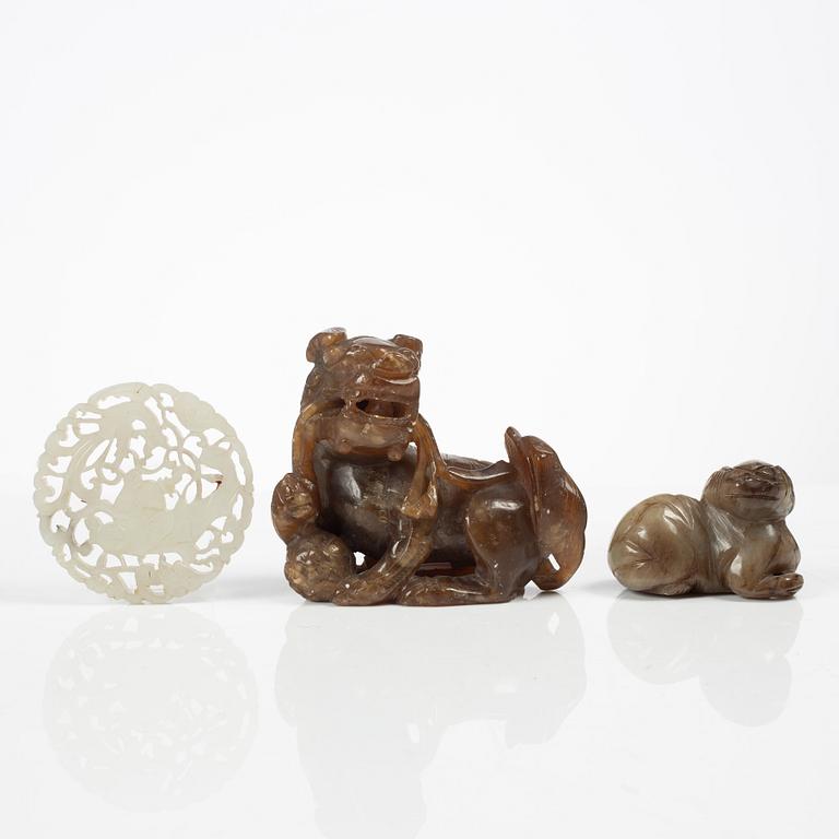 A group of two Chinese stone figures and a stone plaque, late Qing dynasty/early 20th century.