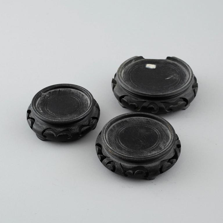 Four pieces of chinese porcelain, 18th and 19th/early 20th century.