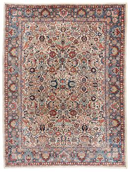 A semi-antique Sarouk carpet, ca 404 x 305 cm.