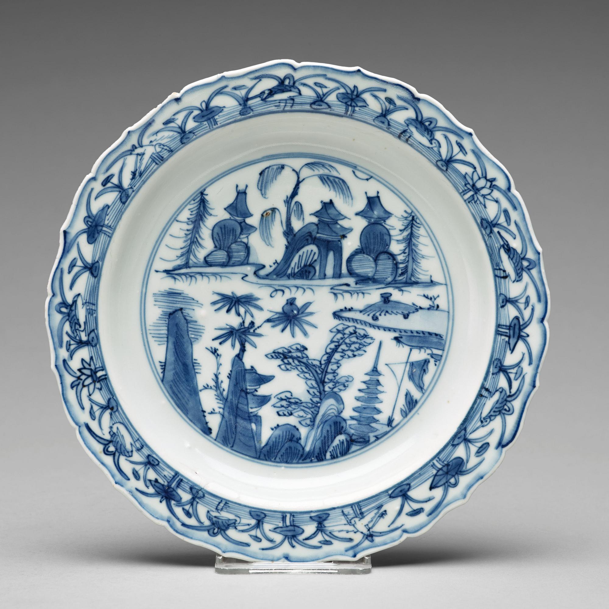 A blue and white dish, Tianqi/Chongzhen, 17th Century.