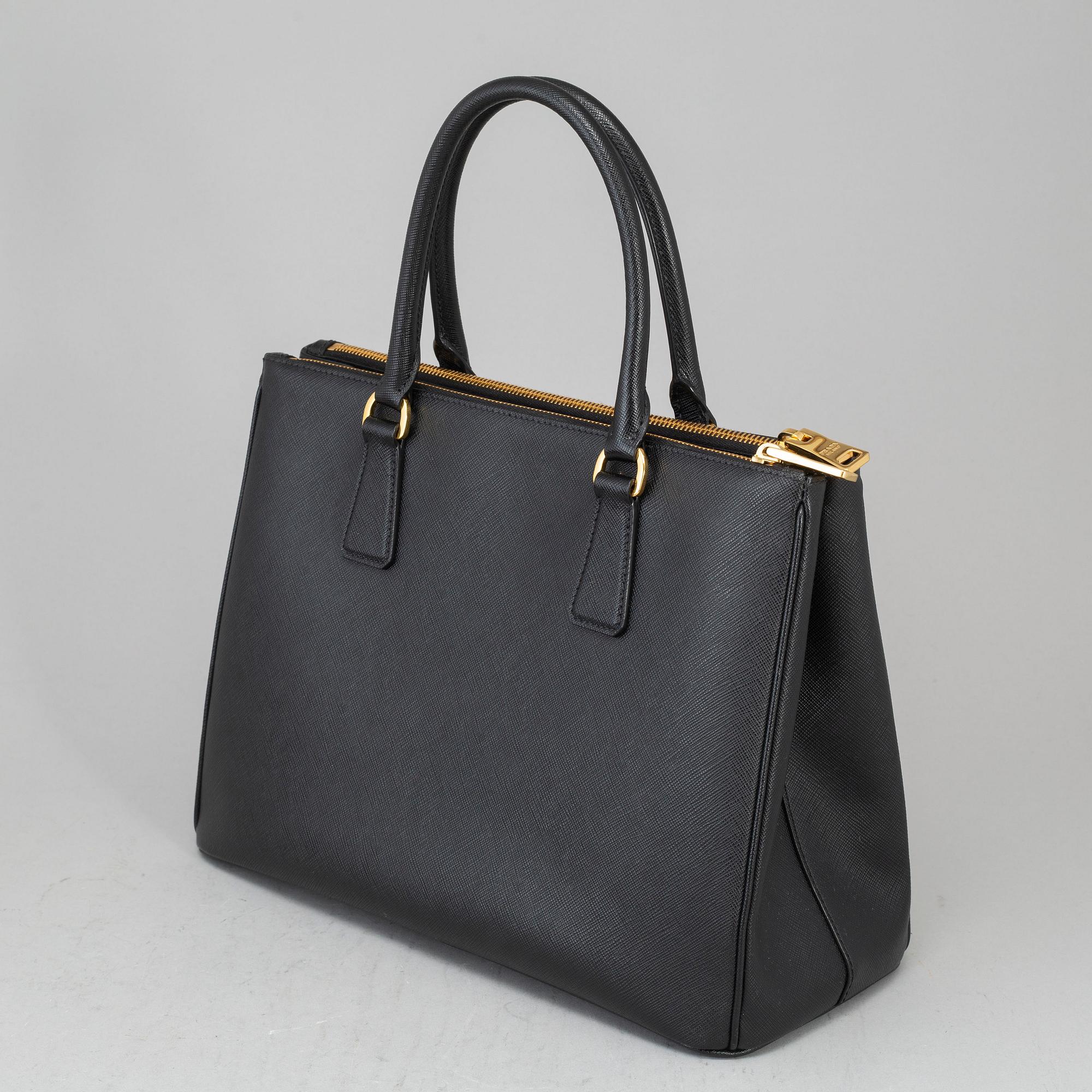 PRADA, väska, "Galleria Medium", 2018.