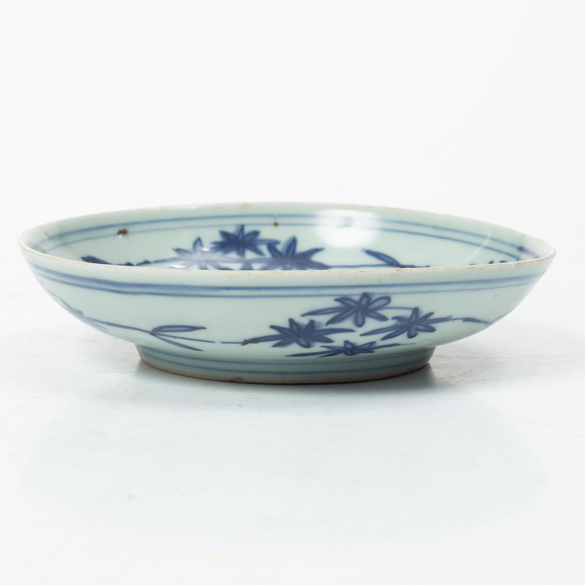 Skålfat, porslin, Kina, Mingdynastin (1368-1644).