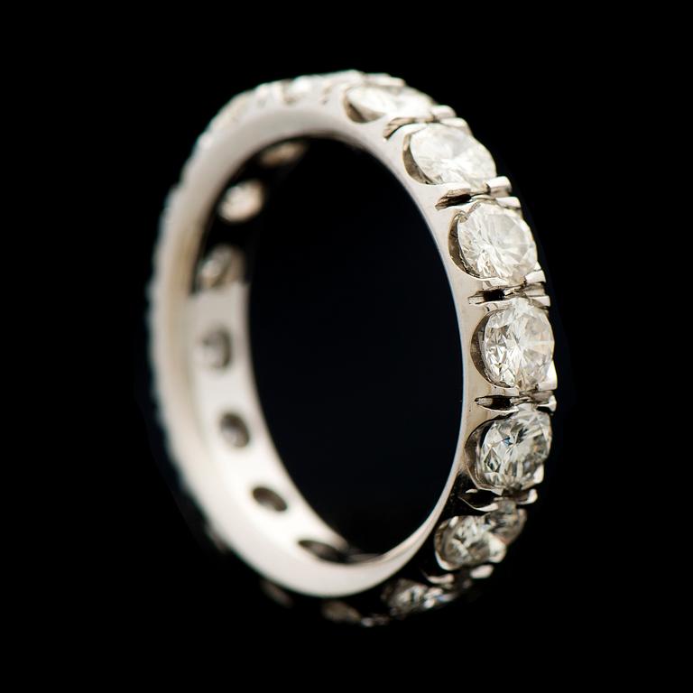 A RING, brilliant cut diamonds, 18K white gold.