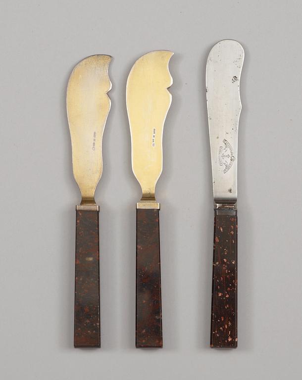 A pair of Swedish porphyry patties knife and a cheese knife, circa 1900.