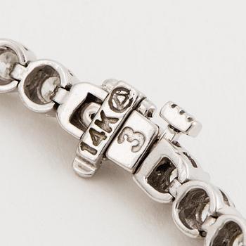 RIVIÈREARMBAND, 14K vitguld med 49 briljanter totalt ca 5.06 ct, enligt intyg.