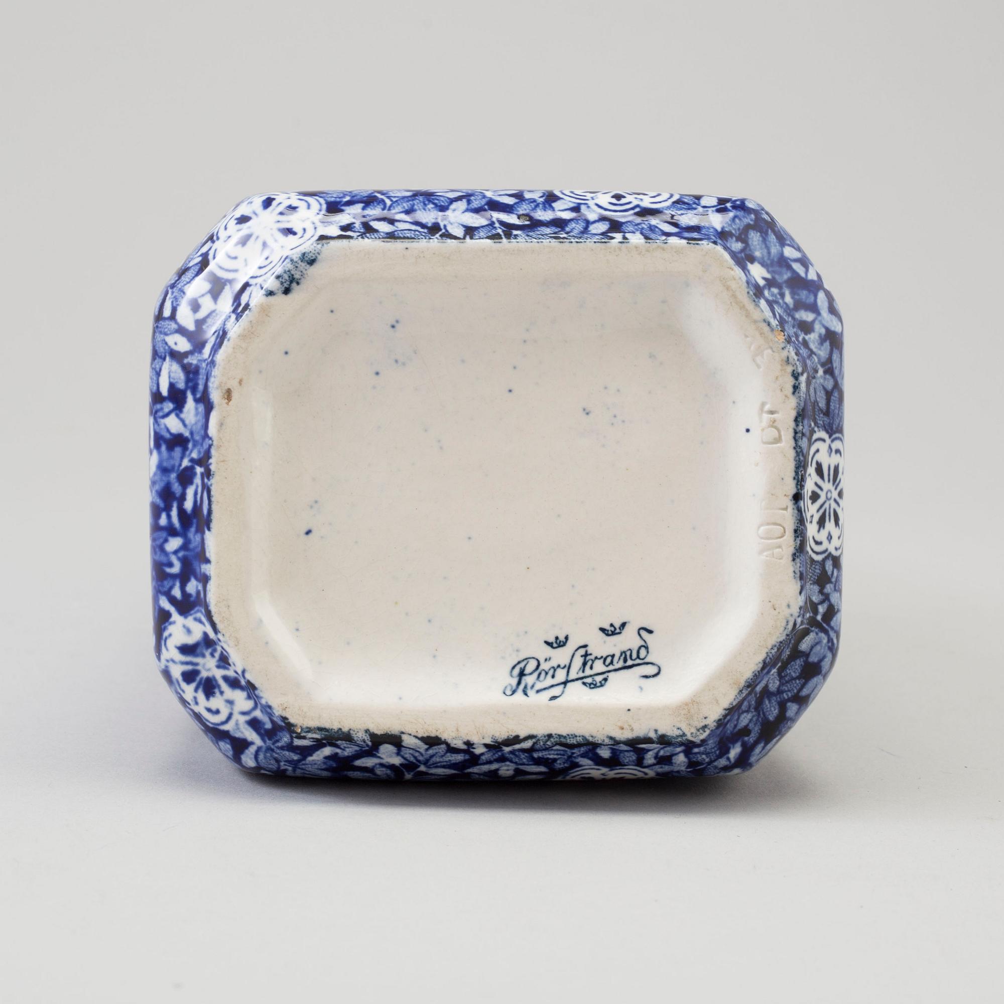 A Swedish Rörstrand Art Noveau creamware vase, 1800/1900.