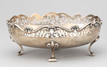 SKÅL, silver, Copper Brothers & sons, Sheffield, England, 1904-05. Vikt ca 334 gram.