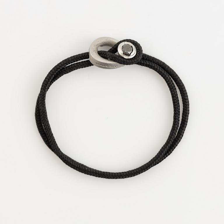 Håkan Orrling, Non Violence, bracelet with black diamond.