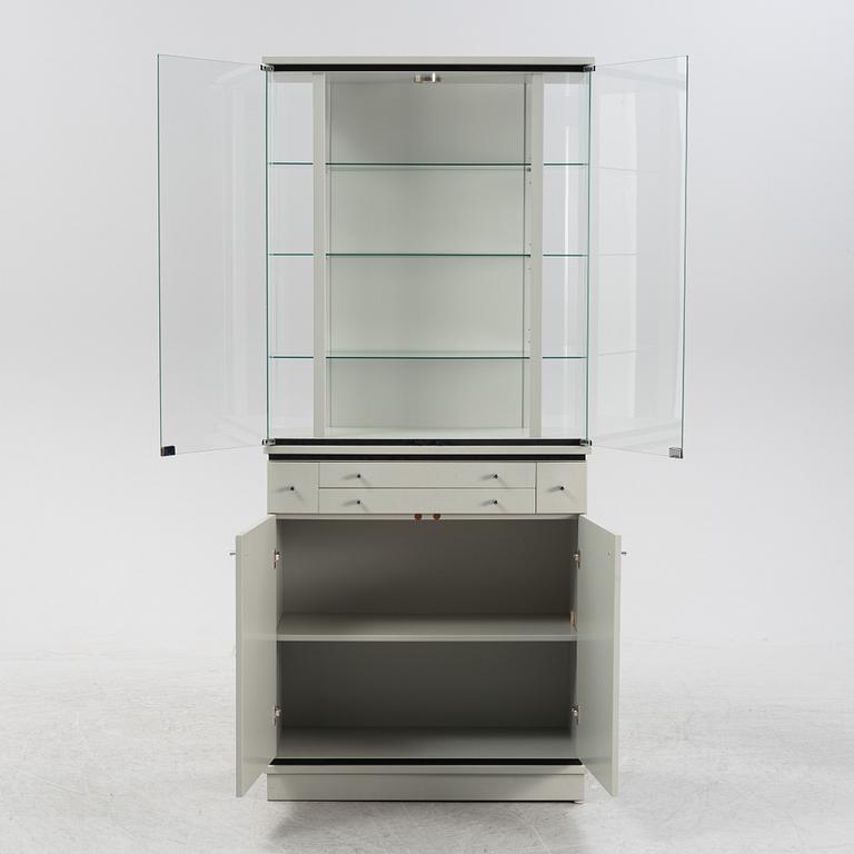 Johan Hellström, vitrinskåp, Effect, Dux, 1900-talets slut.