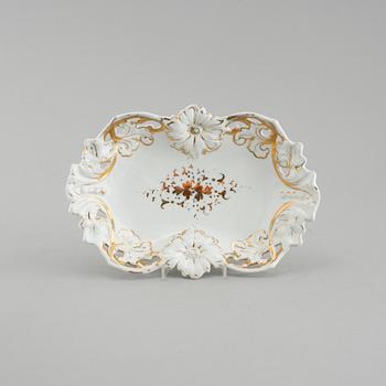 UPPLÄGGSFAT, porslin, C. Tielsch & Co, märkning använd mellan 1870 - 1900.