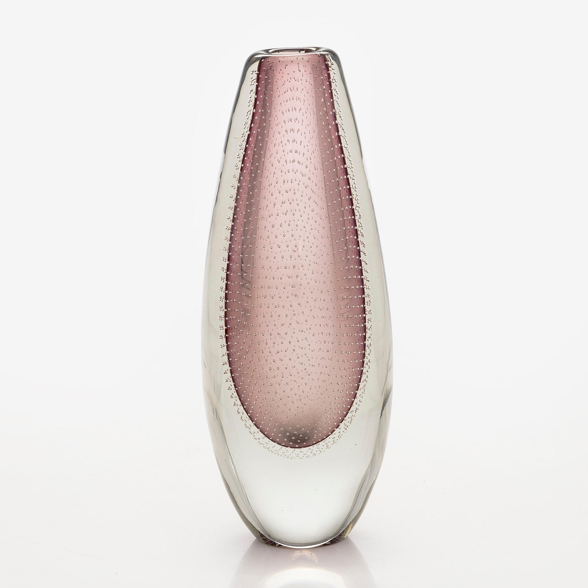 Gunnel Nyman, A glass vase model 'GN 26'. signed G. Nyman Nuutajärvi Notsjö -51.