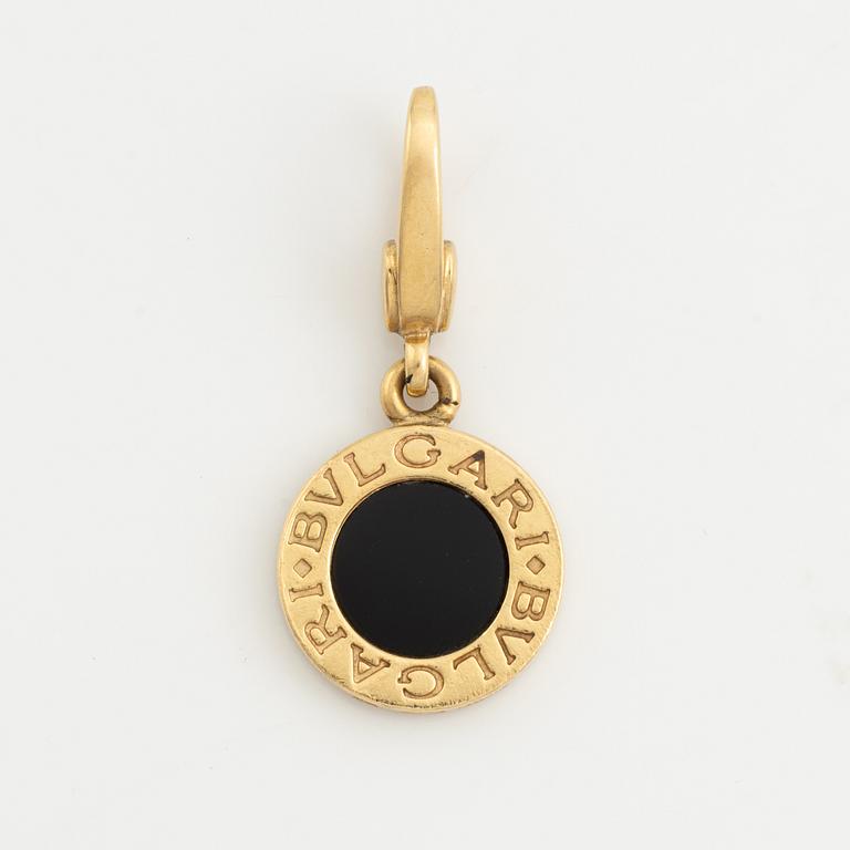 Bulgari, hängsmycke, 18K guld och onyx.