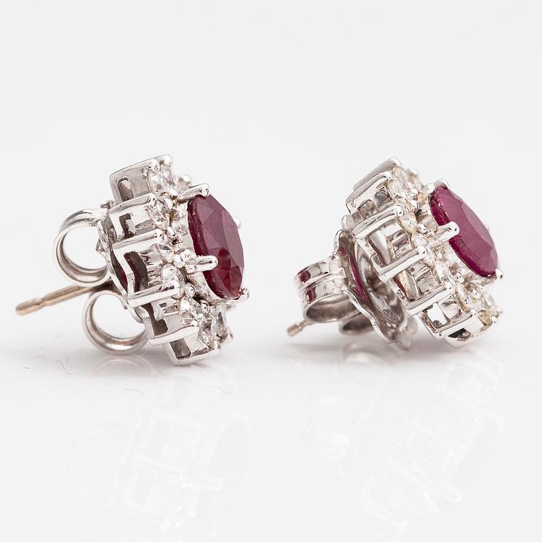 A pair of 18K white gold earrings with brilliant cut diamonds ca. 0.96 ct in total and rubies. Rubens, Helsinki.
