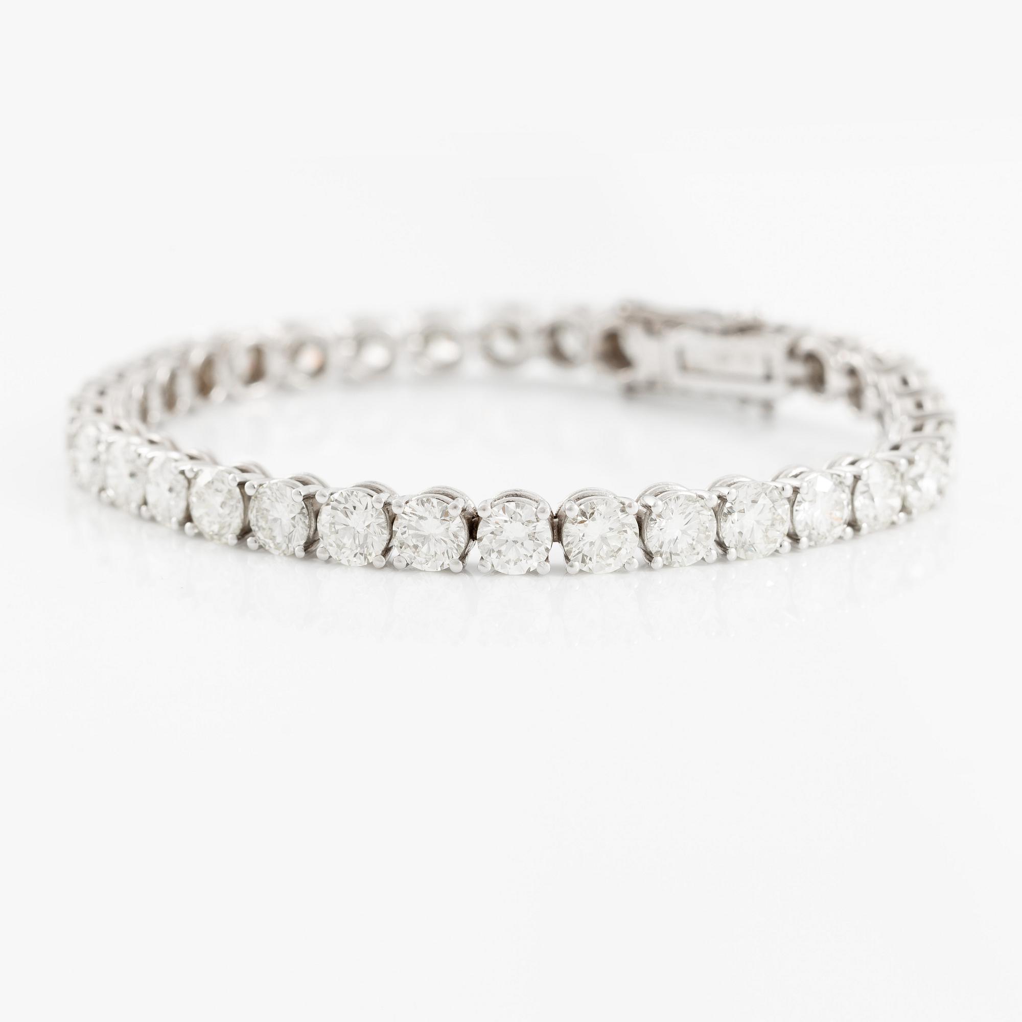 Tennis bracelet, 18K white gold with brilliant-cut diamonds.