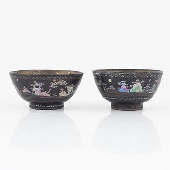 A pair of Chinese lac burgaute bowls, Qing dynasty, 18th century.