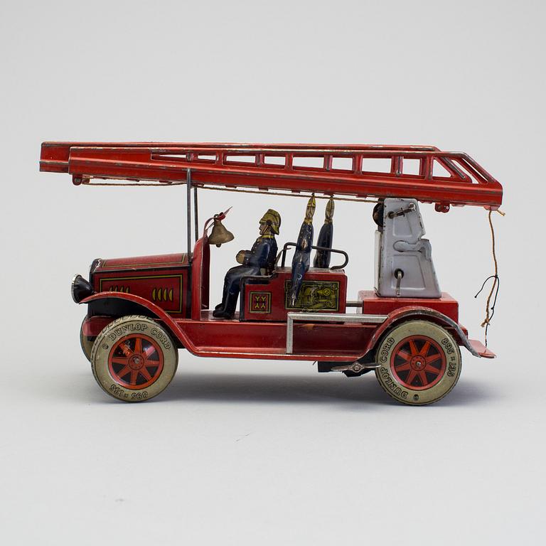 A tinplate Tipp & Co fire truck, Germany, ca 1930.