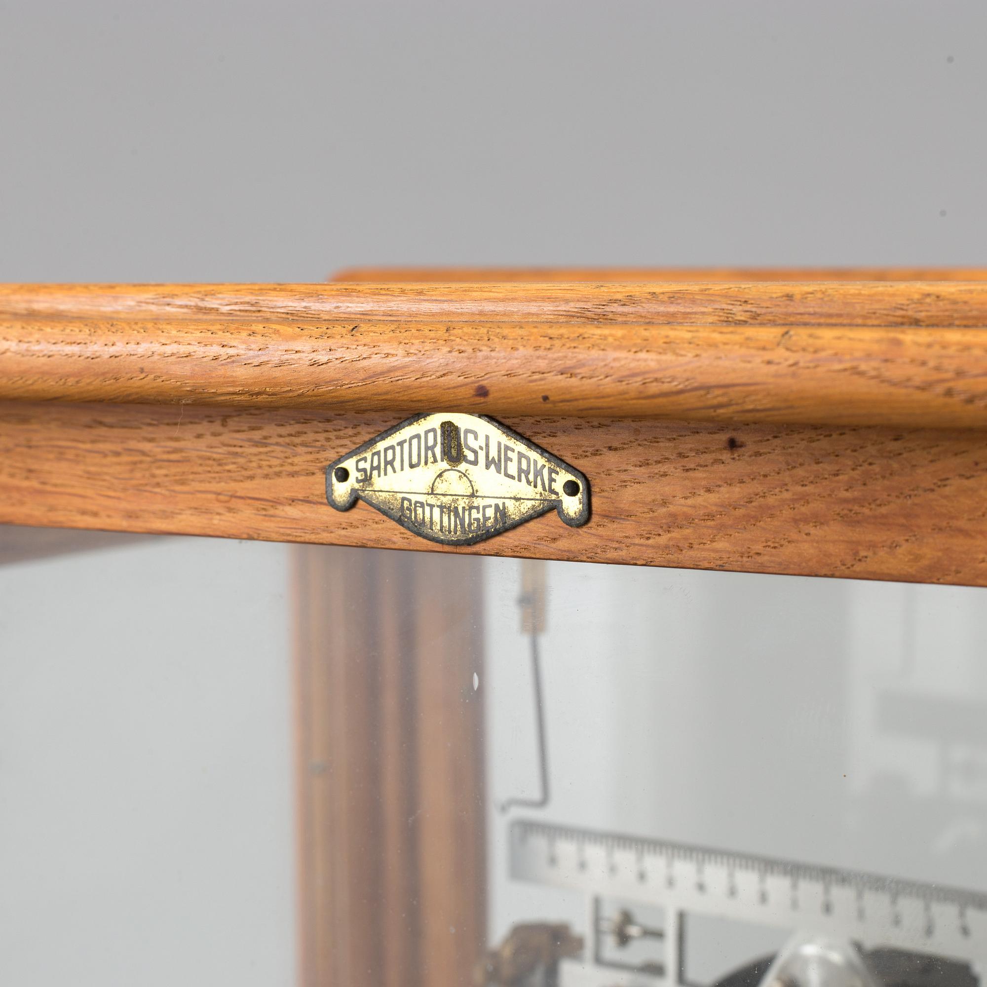 A German Sartorius-Werke Göttingen Scale from mid 20th century.