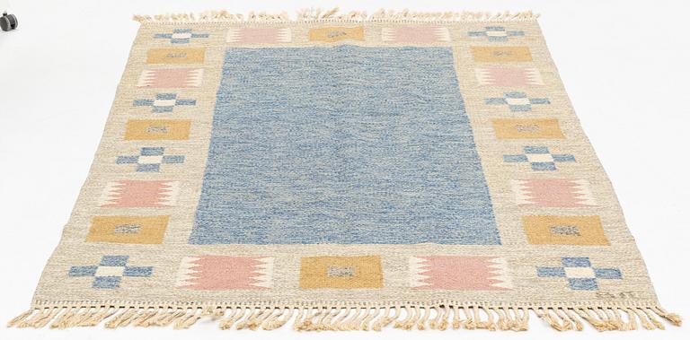 Birgitta Södergren, probably. A Swedish flat weave carpet, signed, circa 203 x 135 cm.