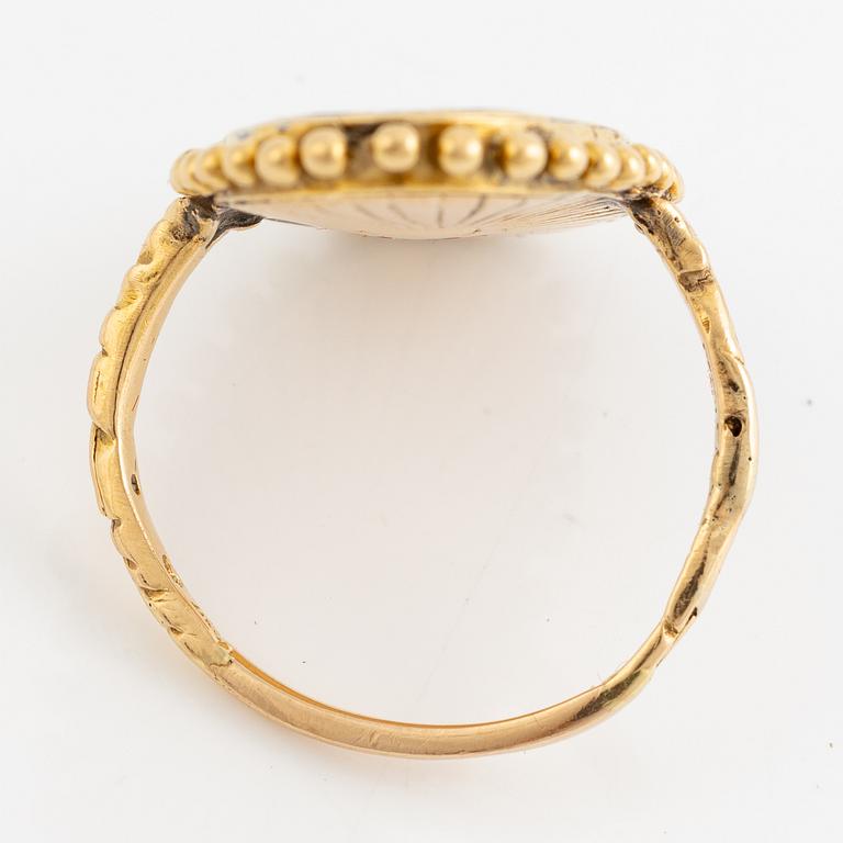Ring, oval shape, 18K gold with black enamel and rose-cut diamond, 19th century.